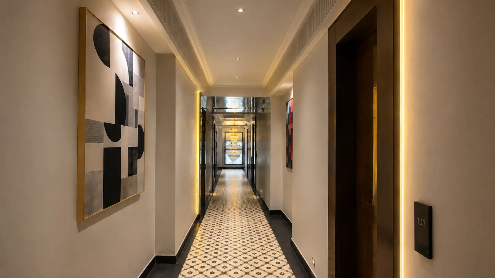 Hotel Mirage Inn guest corridor