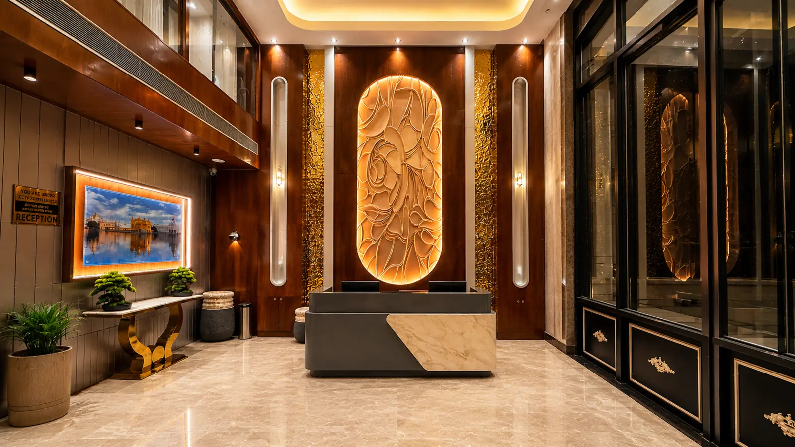 Hotel Mirage Inn front desk
