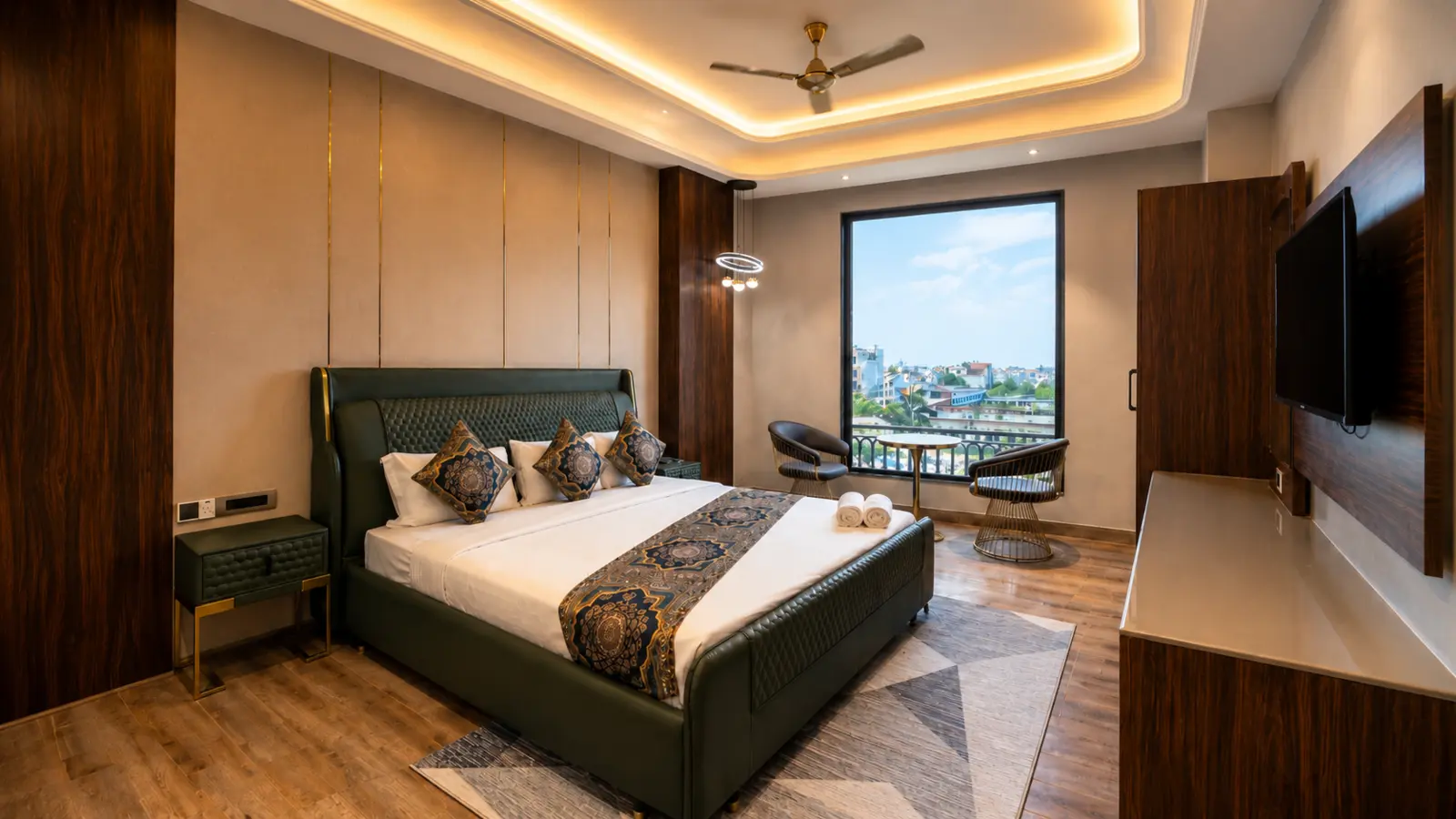 Deluxe King Room at Hotel Mirage Inn